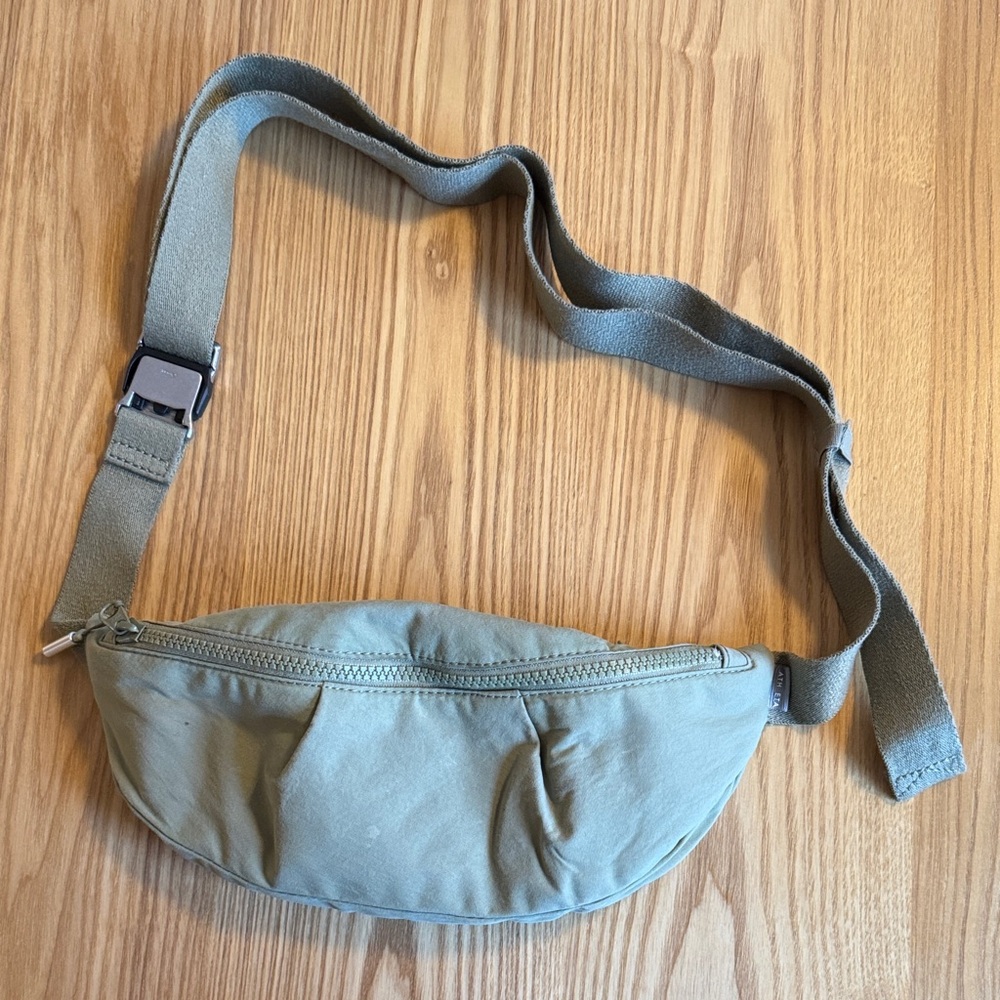 Light green fanny pack
